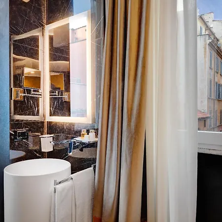 Dharma Boutique & Rom