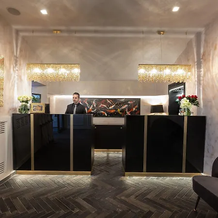 Dharma Boutique & 4*