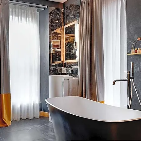 Dharma Boutique & 4* Rom