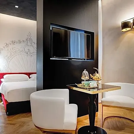 Dharma Boutique & 4*
