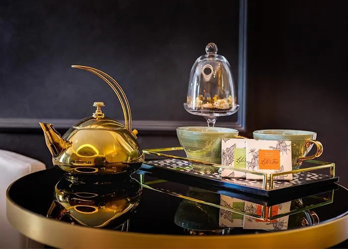 Dharma Boutique & 4*